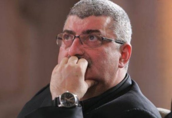 Prigoană, pe Facebook, sub chip de ou de Paşte, propune reţete de pască şi drob de pui